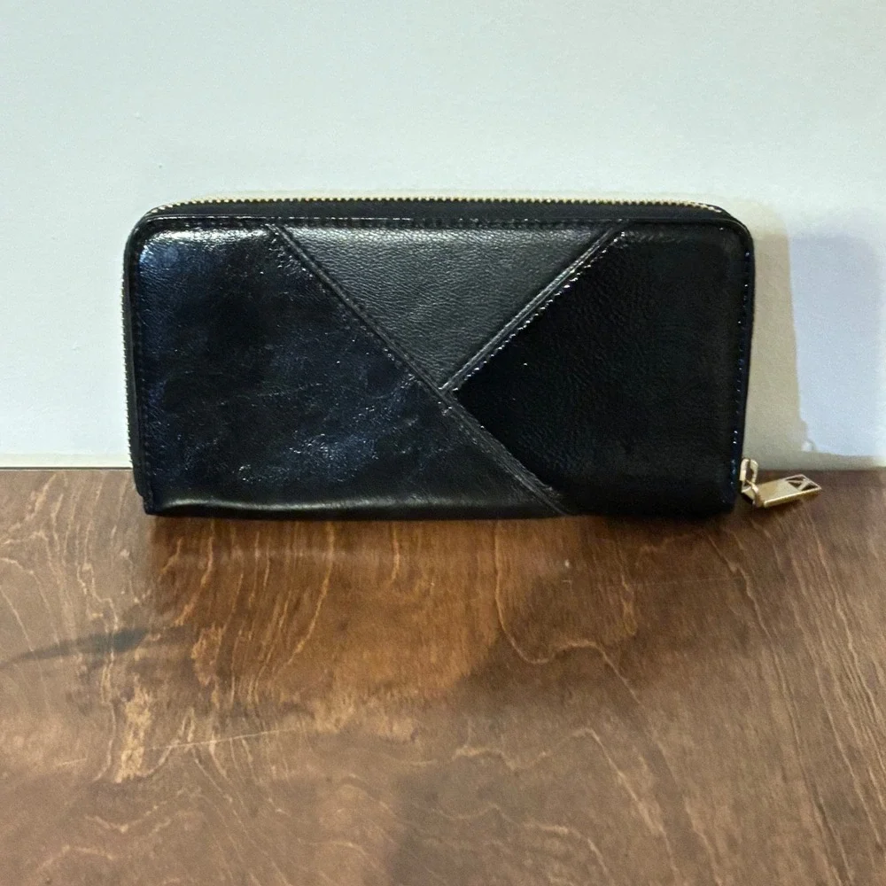 Victoria's Secret Zip Around Wallet Women OS Black Excellent - Picture 2 of 5